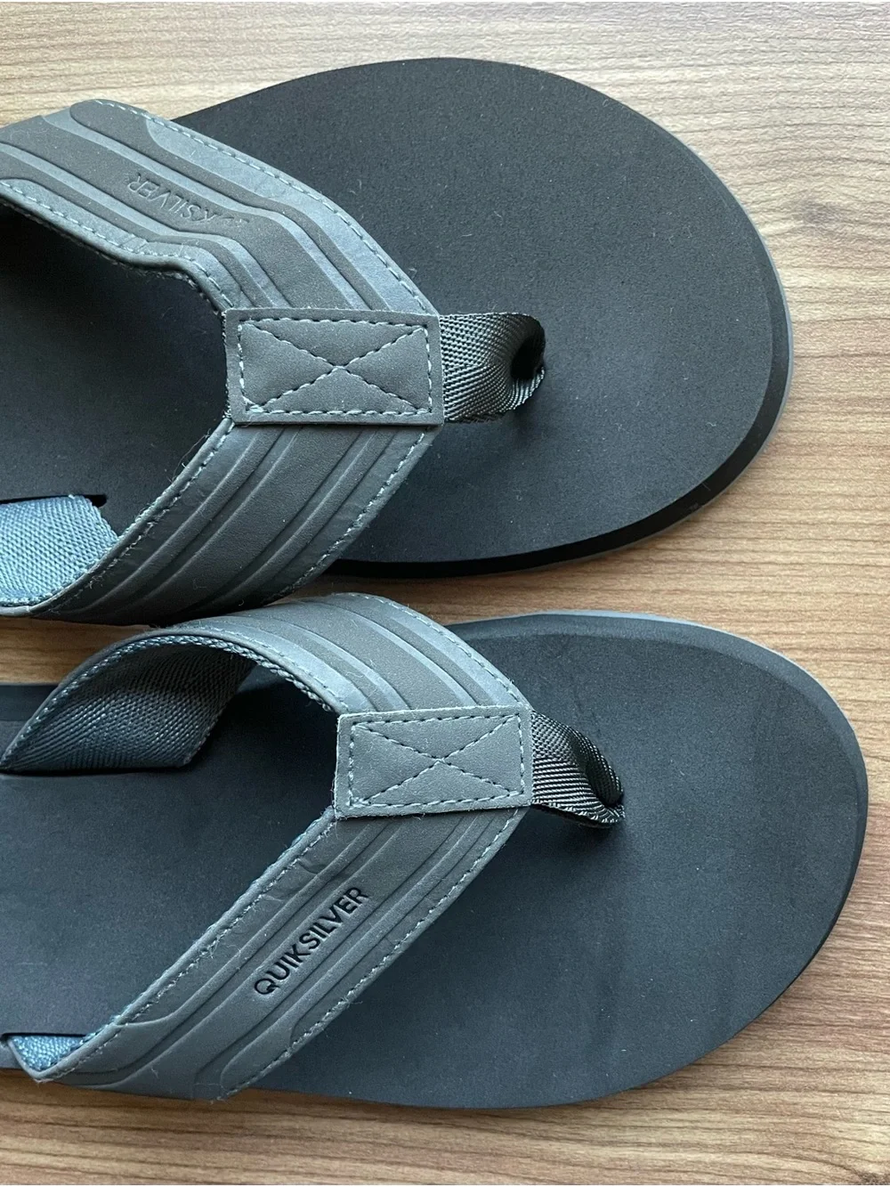 Quiksilver Men's Monkey Wrench Sandals Size 7 Black Grey Flip Flops Thong Worn 1